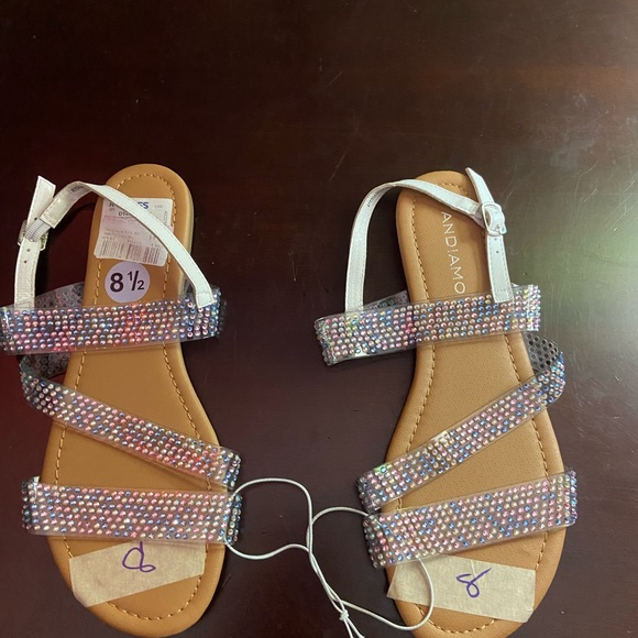 Shoe - Picture 2 of 4